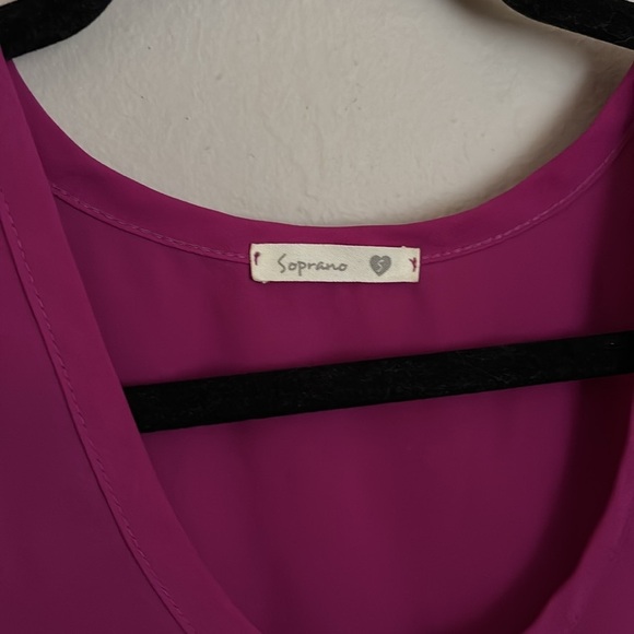 Soprano Fuchsia Short Sleeve Top size small - Picture 2 of 6